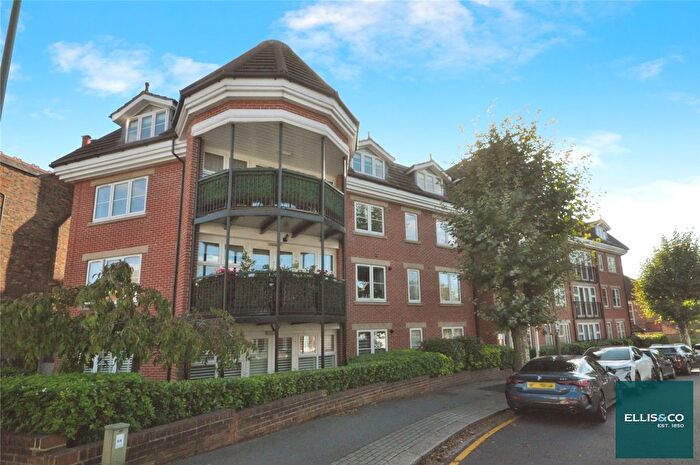 2 Bedroom Flat For Sale In The Grove, Finchley, N3