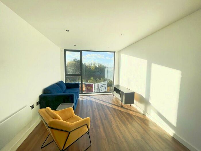 2 Bedroom Flat To Rent In Crossbank House, Lower Broughton Road, Salford, Greater Manchester, M7