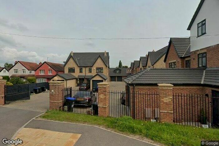 4 Bedroom Semi-Detached House To Rent In Evelyn Gardens, Maidenhead, #, SL6