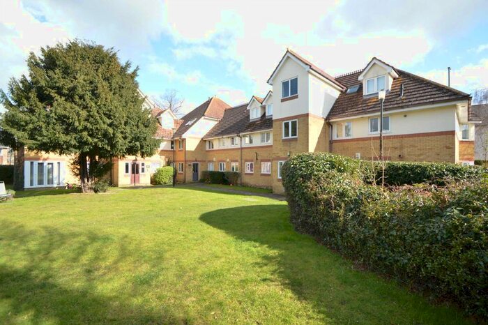 2 Bedroom Flat To Rent In Burn Close, Addlestone, KT15