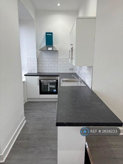 2 Bedroom Flat To Rent In Pollokshaws Road, Glasgow, G41