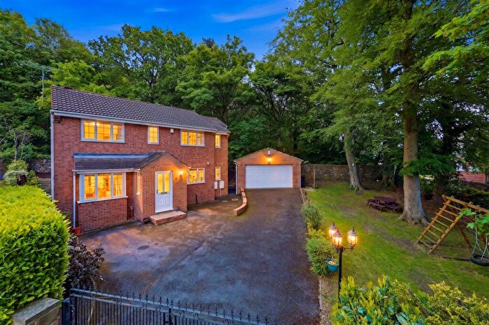 4 Bedroom Detached House For Sale In Parkside Close, Meanwood, Leeds, West Yorkshire., LS6