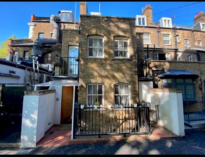 Studio To Rent In Callard Close, London, W2