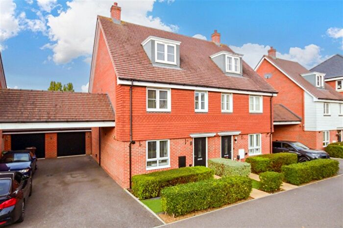 4 Bedroom Town House For Sale In Edmett Way, Maidstone, Kent, ME17