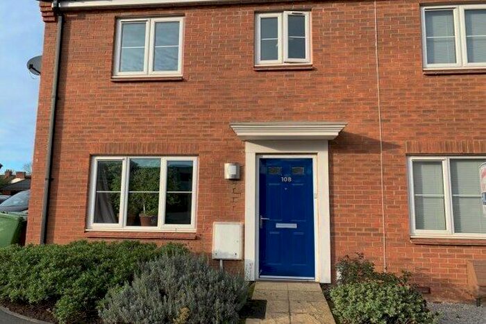 3 Bedroom Property To Rent In Chappell Close, Aylesbury, HP19