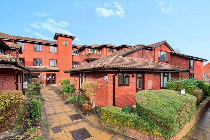 1 Bedroom Flat To Rent In Oakmead Green, Epsom KT18