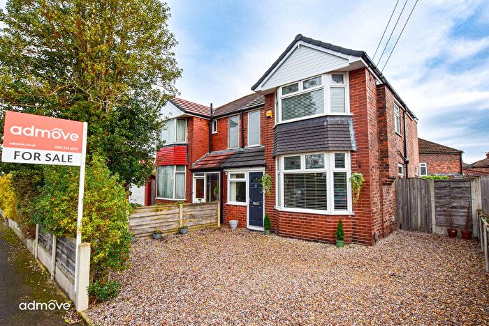 3 Bedroom Semi Detached House For Sale In Brook Avenue, Timperley, WA15