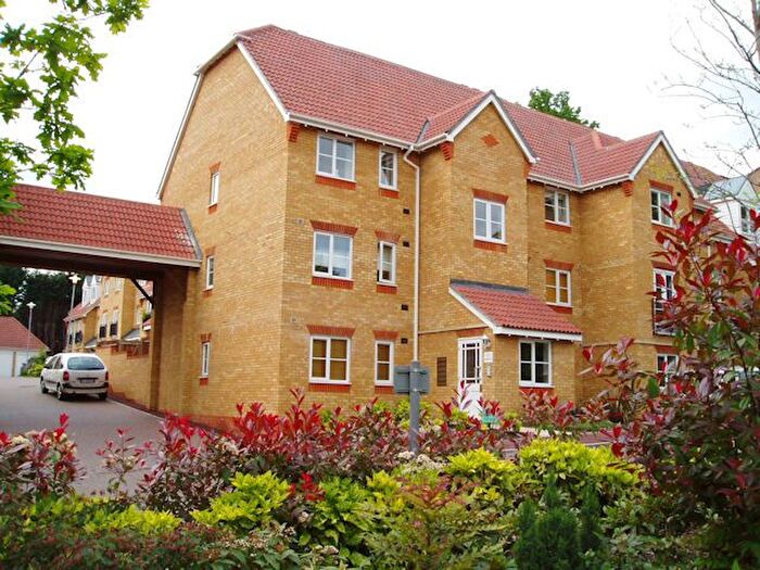 1 Bedroom Flat To Rent In Ashdown Close, Woking, GU22