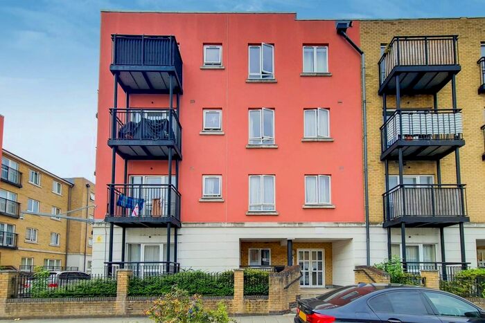 1 Bedroom Flat For Sale In Candle Street, Stepney, London, E1