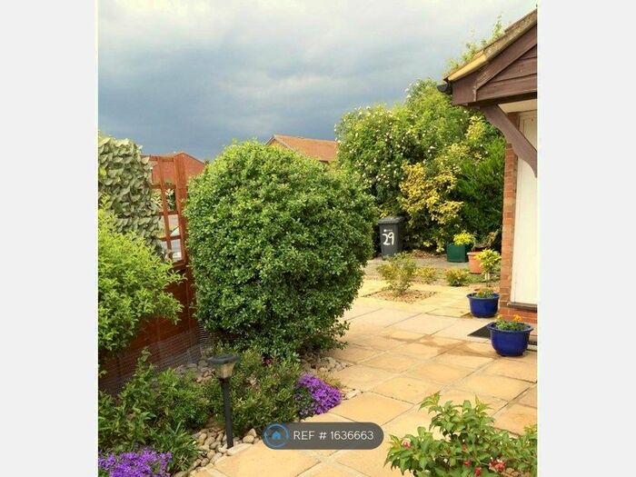 1 Bedroom Flat To Rent In Somertons Close, Guildford, GU2