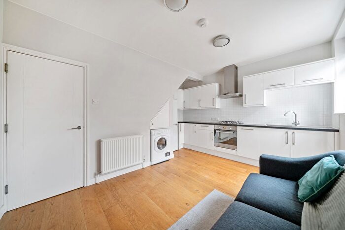 3 Bedroom Cottage To Rent In Villa Street, Walworth Village, London, SE17