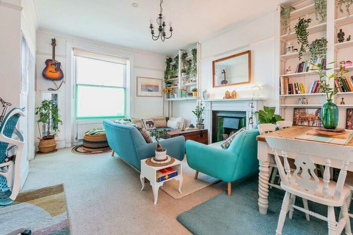 2 Bedroom Flat To Rent In Camden Road, NW1