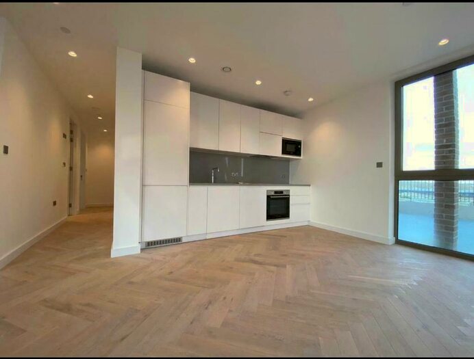 3 Bedroom Flat To Rent In Oberman Road, London, NW10