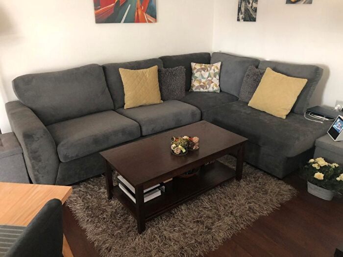 2 Bedroom Flat To Rent In Loampit Vale, Lewisham, London, Greater London, SE13