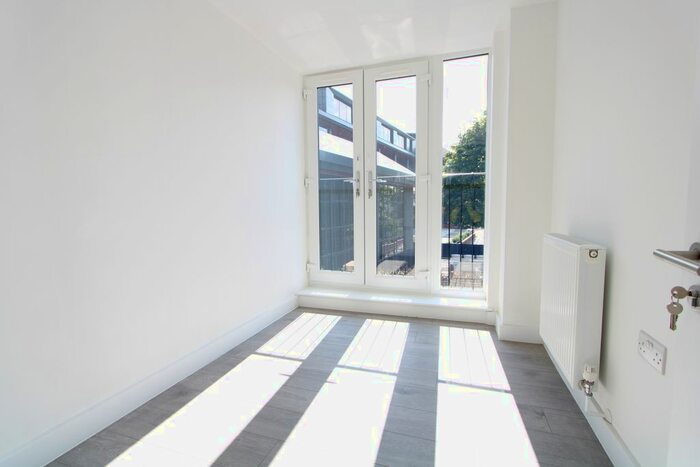 4 Bedroom Flat To Rent In Windsor Road, Slough, SL1