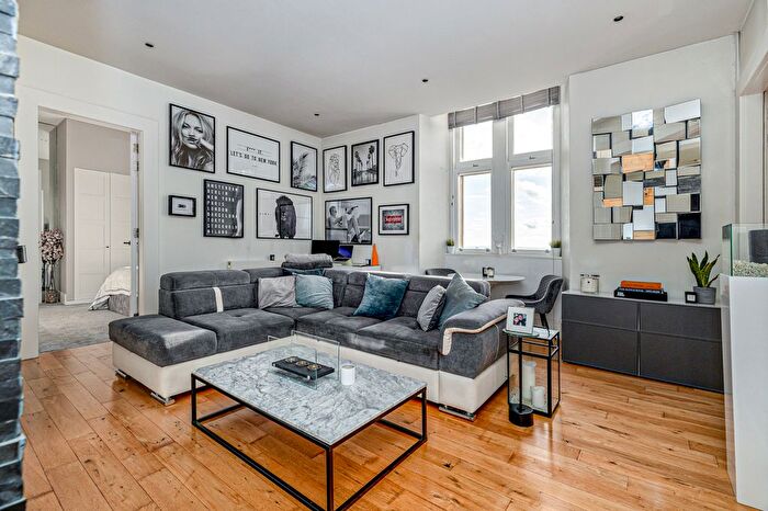 1 Bedroom Flat For Sale In Shaw Drive, Bearsden, Glasgow, G61