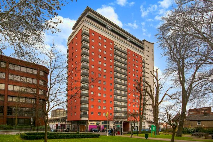 2 Bedroom Flat To Rent In Throwley Way, Sutton, SM1