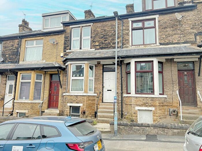 3 Bedroom Terraced House For Sale In Portsmouth Avenue, Bradford, BD3