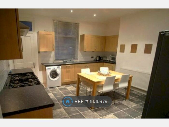 4 Bedroom Terraced House To Rent In Salisbury View, Leeds, LS12