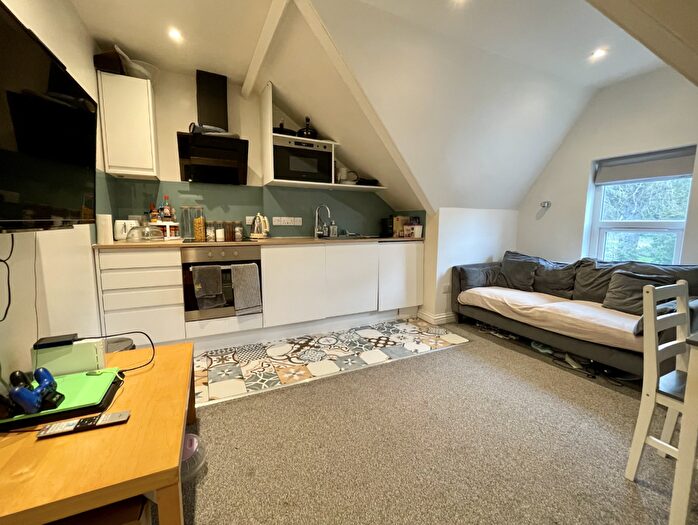 1 Bedroom Flat To Rent In Flat, Monks Road - Bed, LN2