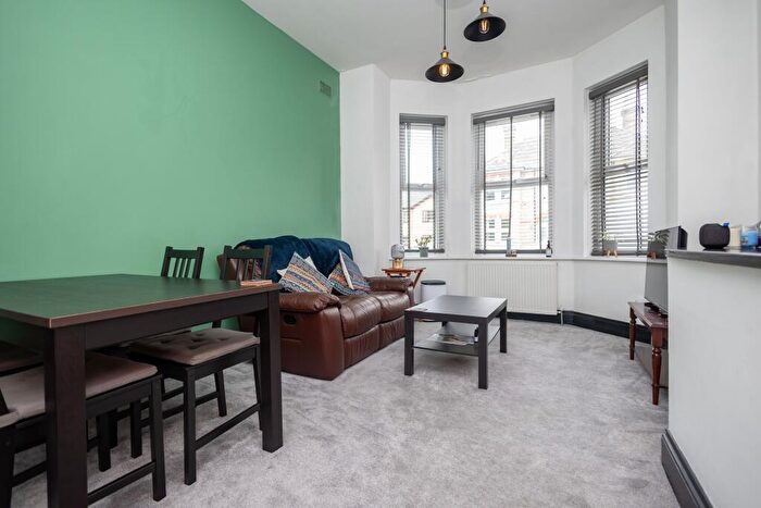 2 Bedroom Flat To Rent In Charmouth Grove, Poole, BH14