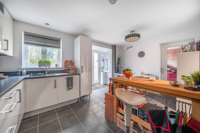 4 Bedroom Link Detached House For Sale In Avington Way, Sherfield-on-Loddon, RG27
