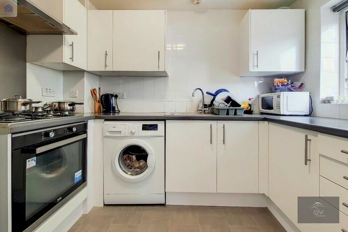 1 Bedroom Flat For Sale In Houstoun Court, Vicarage Farm Road, TW5