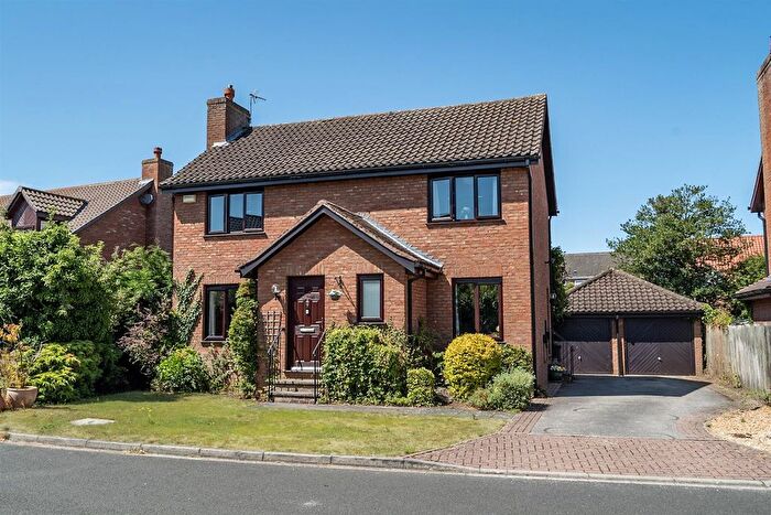 4 Bedroom Detached House For Sale In Dikelands Close, Upper Poppleton, York, YO26