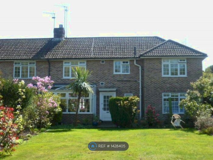 2 Bedroom Flat To Rent In Broadwater Down, Tunbridge Wells, TN2