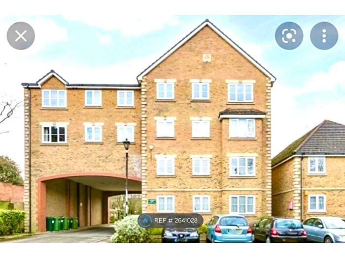 2 Bedroom Flat To Rent In Arborfield Close, London, SW2