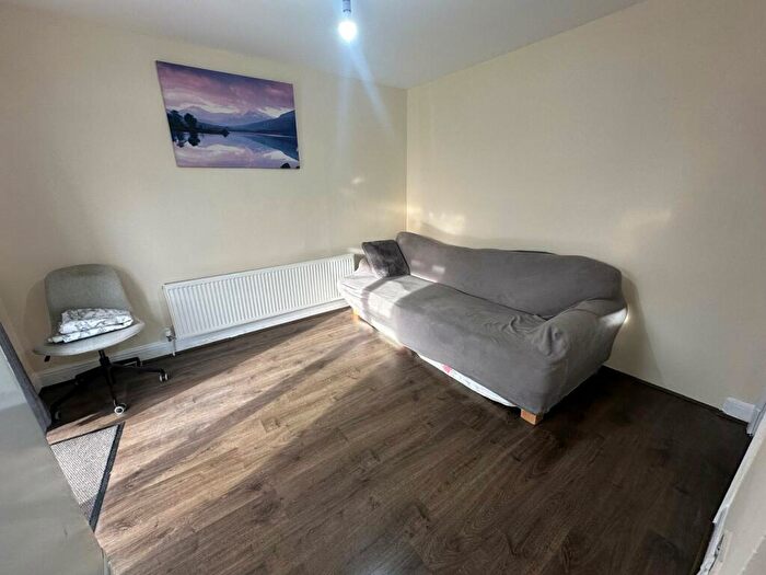 3 Bedroom Semi-Detached House To Rent In Stuart Avenue, London, NW9