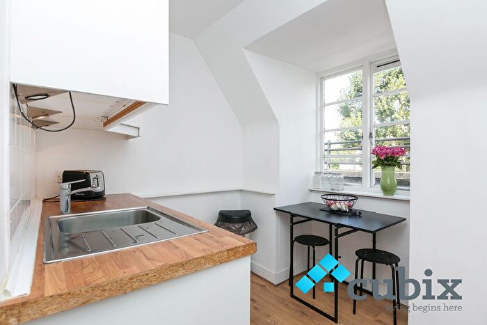 1 Bedroom Flat For Sale In Phoenix Road, London, NW1