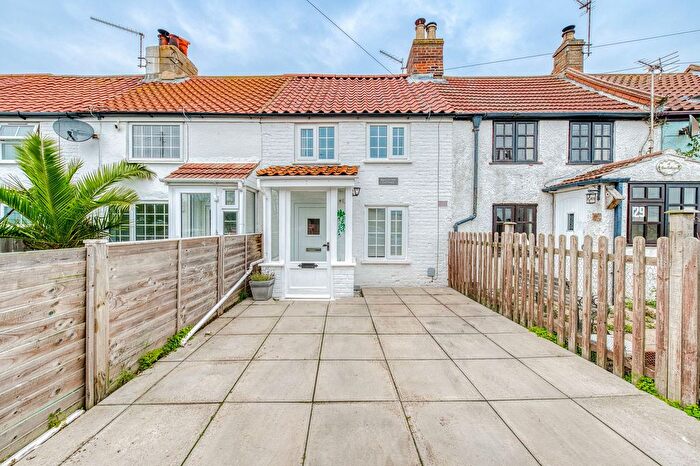 2 Bedroom Cottage For Sale In Beach Road, Scratby, NR29