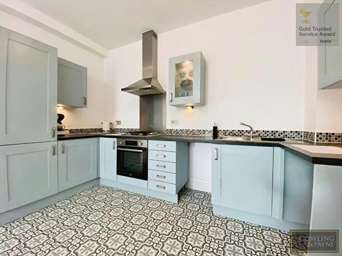 2 Bedroom Apartment To Rent In High Street, Wickford, Essex, SS12