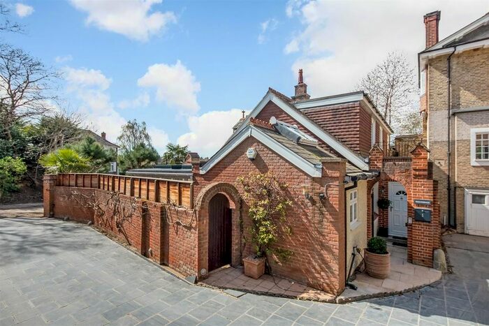 3 Bedroom Bungalow To Rent In Elstree Hill, Bromley, BR1