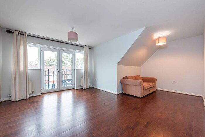 1 Bedroom Flat To Rent In Oakleigh Road North, Brunswick Park, London, N20