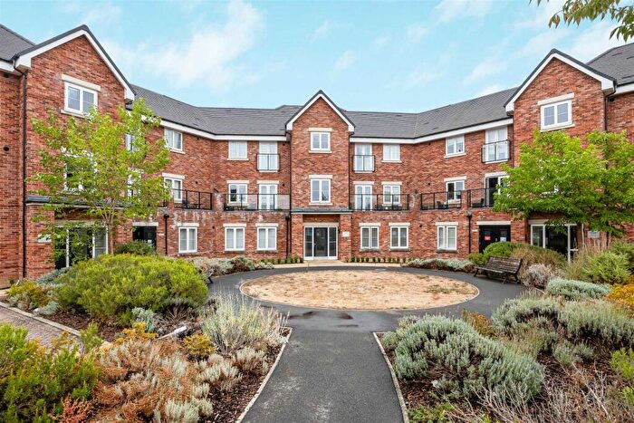 2 Bedroom Flat For Sale In Wildflower Drive, Calcot, Reading, RG31