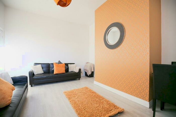 3 Bedroom Flat To Rent In (£pppw) Biddlestone Road, Heaton, Newcastle Upon Tyne, NE6