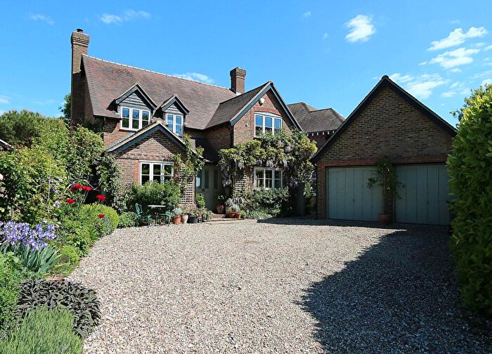 3 Bedroom Detached House For Sale In Upper Basildon, Berkshire, RG8