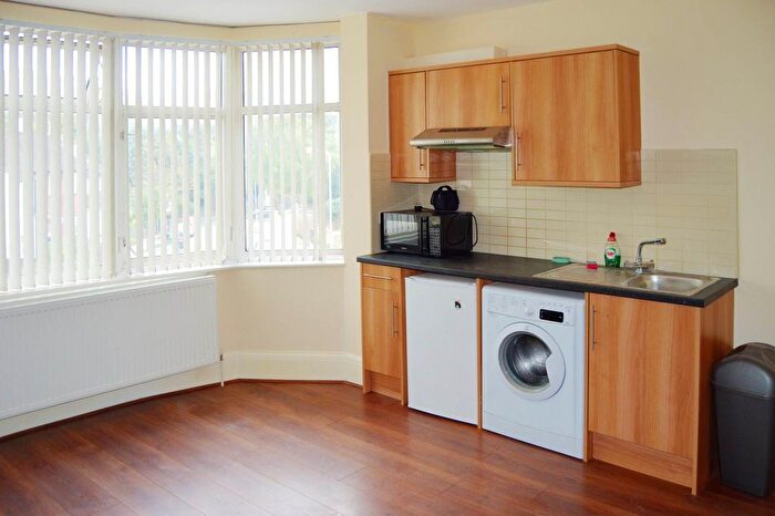 Studio To Rent In Kingscroft Road, London, NW2