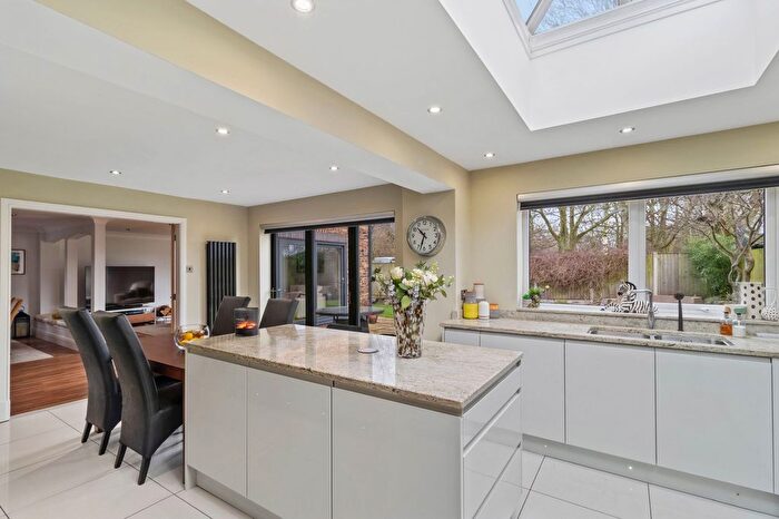 4 Bedroom Detached House For Sale In Crofton Close, Appleton Thorn, WA4 - Photo 4