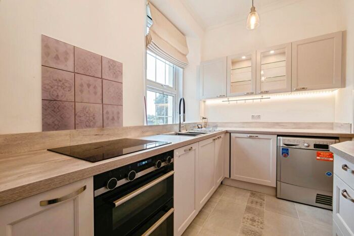 1 Bedroom Flat For Sale In East Cliff Road, Dawlish, Devon, EX7