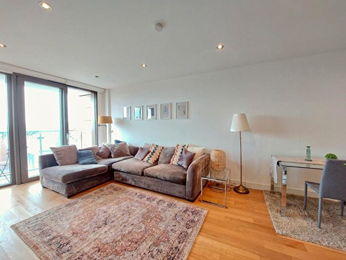 1 Bedroom Flat To Rent In Gateway House, Regents Park Road, Finchley Central, N3