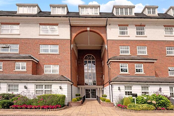 3 Bedroom Flat For Sale In Century Close, London, NW4