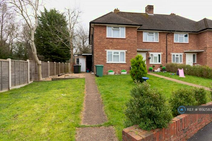 2 Bedroom Flat To Rent In Rosebank, Epsom, KT18