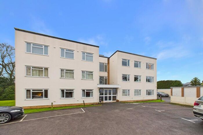 2 Bedroom Apartment For Sale In Wallace Road, Broadstone, Dorset, BH18