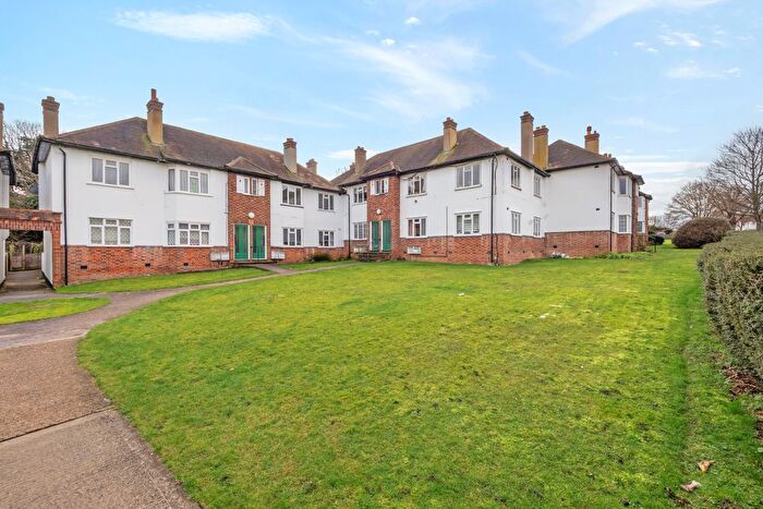 2 Bedroom Maisonette For Sale In Alberta Avenue, Cheam, SM1