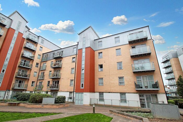 1 Bedroom Flat To Rent In Queen Mary Avenue, London, E18