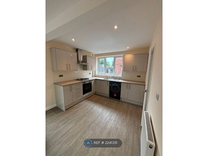 3 Bedroom Semi-Detached House To Rent In Keppel View Road, Rotherham, S61