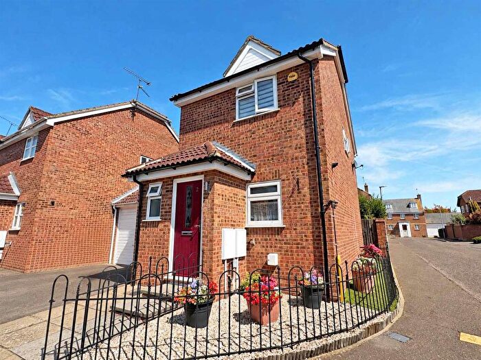 2 Bedroom Link Detached House For Sale In Wilshire Avenue, Chelmer Village, Chelmsford, CM2